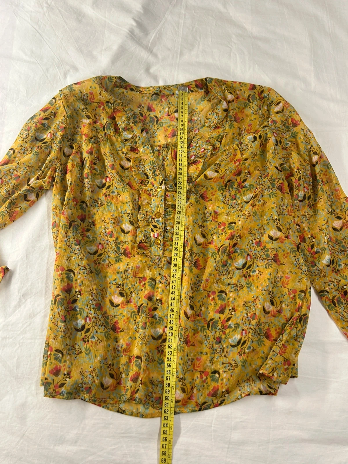 Gele mosterd blouse met lange mouwen en vintage patroon met transparant effect en kant – photo 8